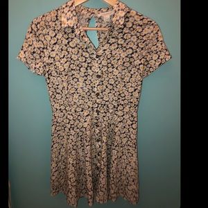 Forever21 cute open back daisy summer dress!